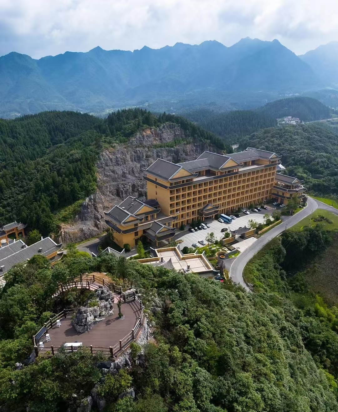 四川宜宾仙峰云上仙池温泉